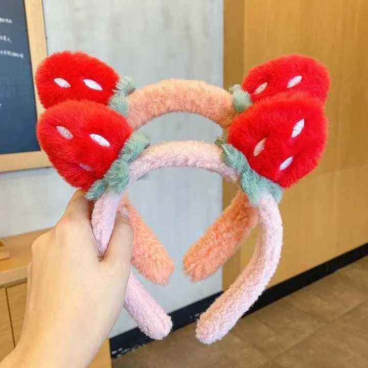ربطة رأس فراولة لطيفة للنساء ربطة شعر محشوة . Cute Strawberry Headband for Women Stuffed