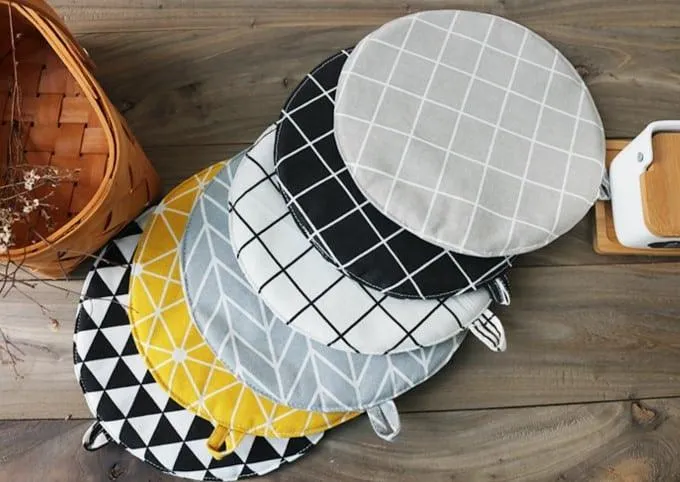 Thick Cotton Oven Cloth with Geometric Print