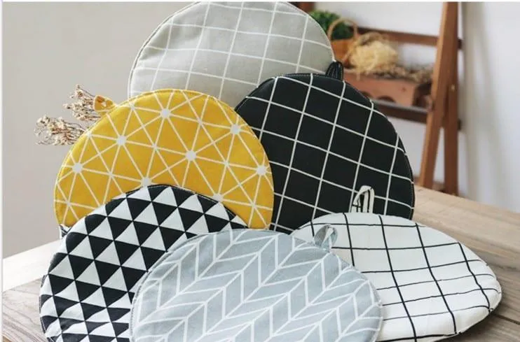 Thick Cotton Oven Cloth with Geometric Print